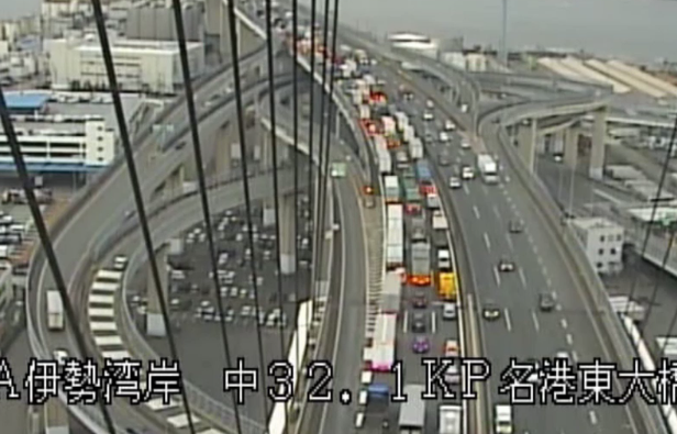 伊勢湾岸道、名港中央IC付近で上下とも大渋滞  レゴランドがついに本気を出したか…？