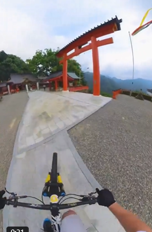 【訪日外国人／動画】神社を穢す