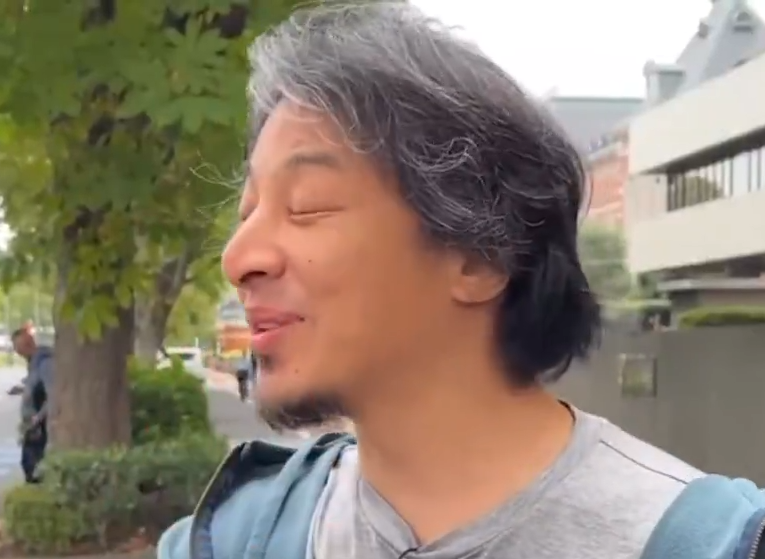 【動画】西村ひろゆきさん、東京地裁前でおじさんと怒鳴り合いの喧嘩をしてしまう
