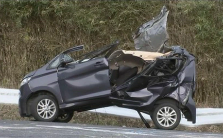 軽自動車が転倒　高校生ら10代3人死亡　女子高生1人意識不明重体（画像あり）