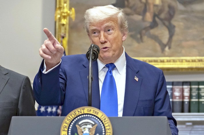 トランプ氏…公共ラジオ・テレビ「公平正確に伝えていない」と資金停止、「懲罰目的」と反論・提訴も
