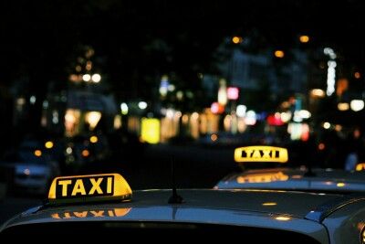 中国人女性「大阪のタクシーに腹が立って涙が出た」…運転手に謝罪を求めるも連絡なくタクシーセンターに苦情申し立て