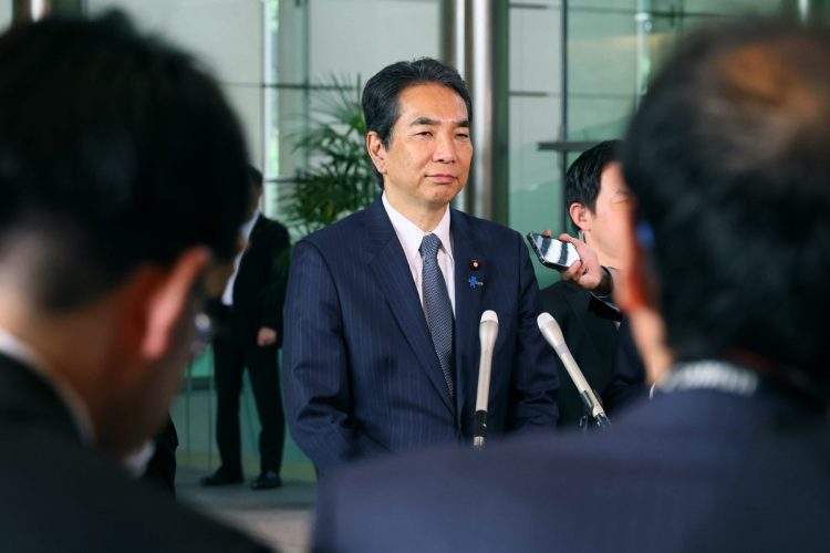 江藤前農水相の「コメ」は“議員特権”の氷山の一角「支援者からメロンやガソリンがタダでもらえる」