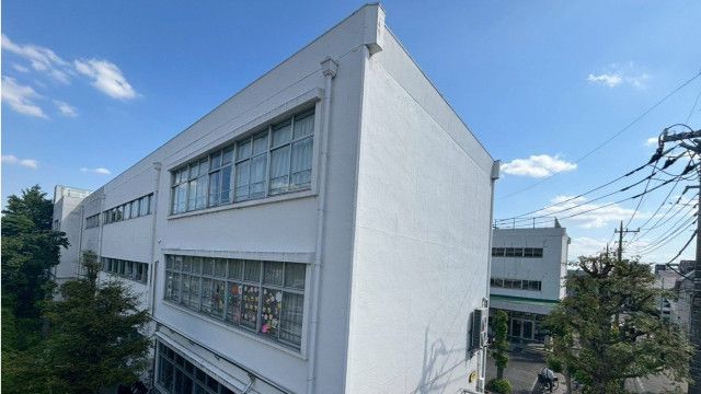 立川の教室殴り込みふたり組。朝🔴人ぽいと話題。「緑色の瓶の焼酎を持っていた」