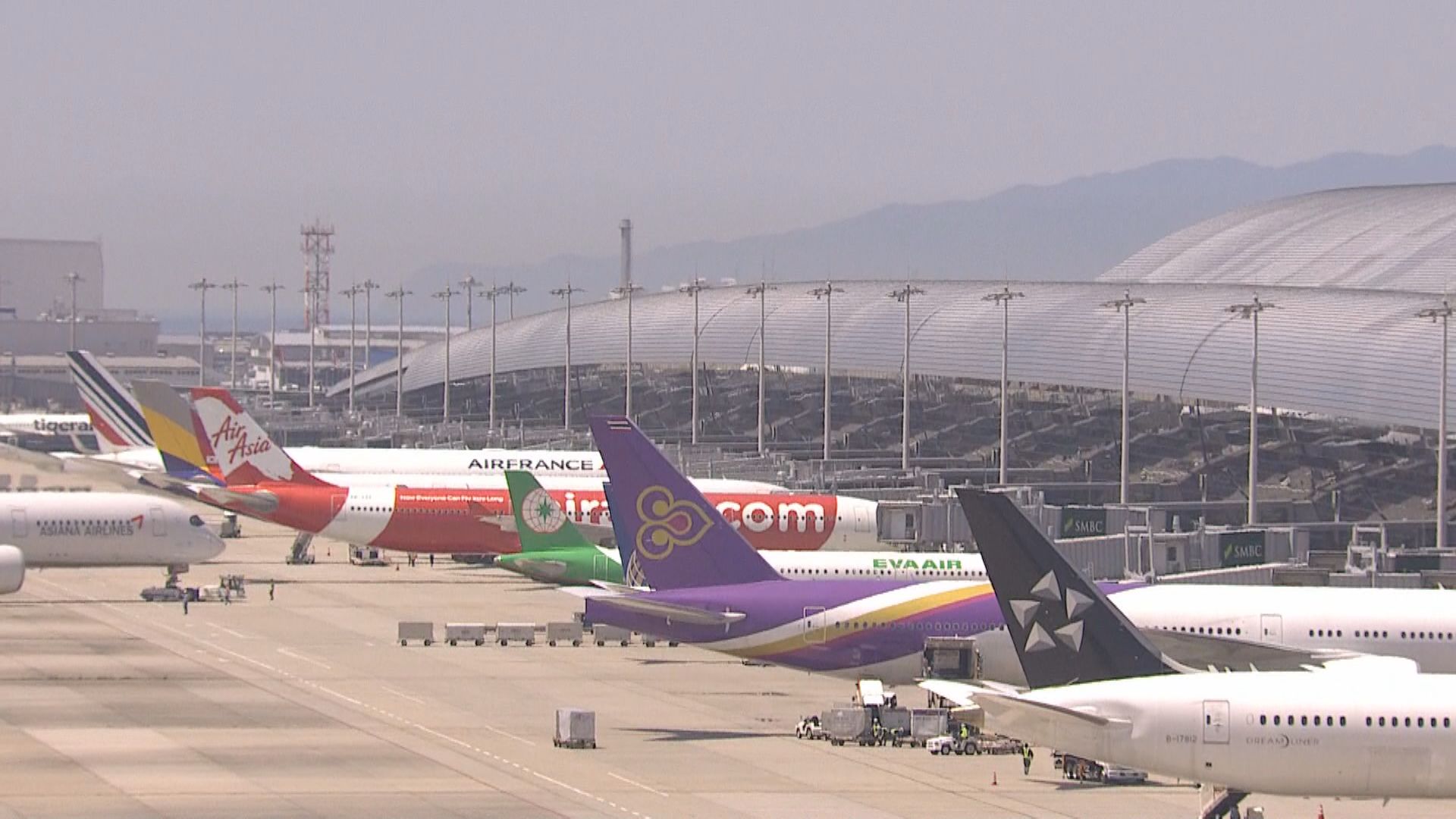 関西空港の駐機場に侵入か 中国籍の男逮捕…「遅れたのでチェックイン窓口に誰もいなかった。手荷物カウンターを乗り越えた」