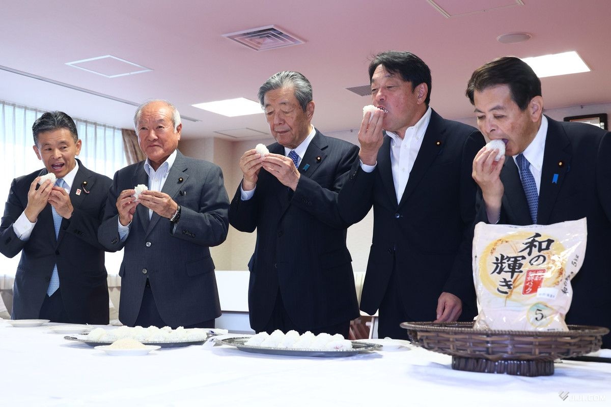 自民幹部が備蓄米試食　森山氏ら「おいしい」　味に問題はないと太鼓判