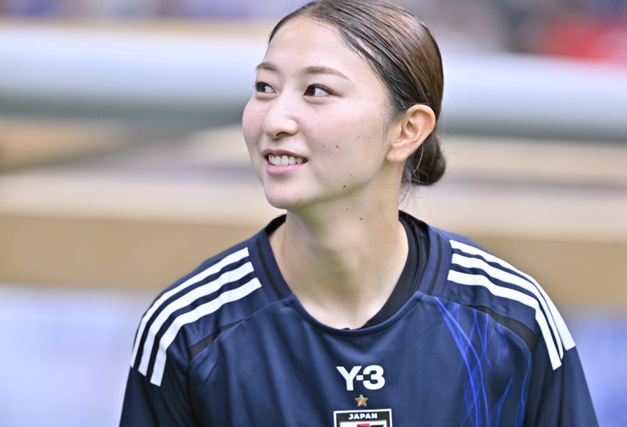 【サッカー】「プリンセス」「モデルです」なでしこ美人MFのデート感あふれる香港ディズニー旅ムービーに反響！ もぐもぐシーンたっぷり