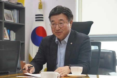 【時事通信】韓国与党重鎮、日本との経済連携に期待　次世代政治家の交流を