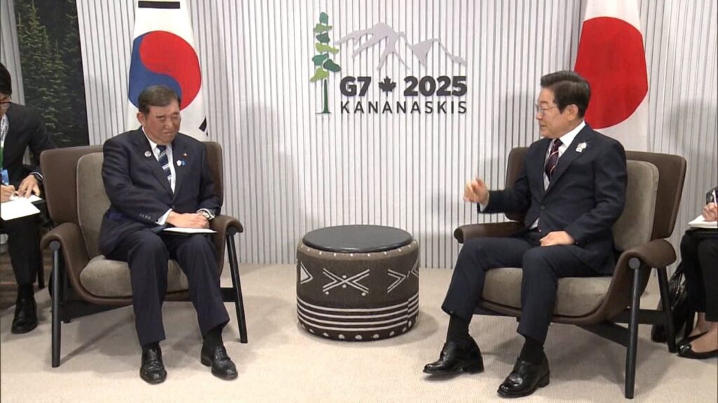 とある国の大統領　ものすごい厚底を履いてあらわれてしまうww