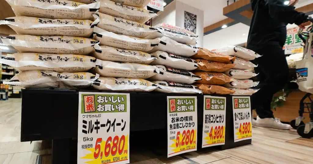 【悲報】普通のお米(税込5000円超)スーパーに山積みになってしまうＷＷＷＷ（画像あり）