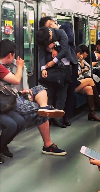 JR電車内でトラブルか ドア付近に立っていた女性に「背中押しつける暴行」疑い 神奈川県の男逮捕