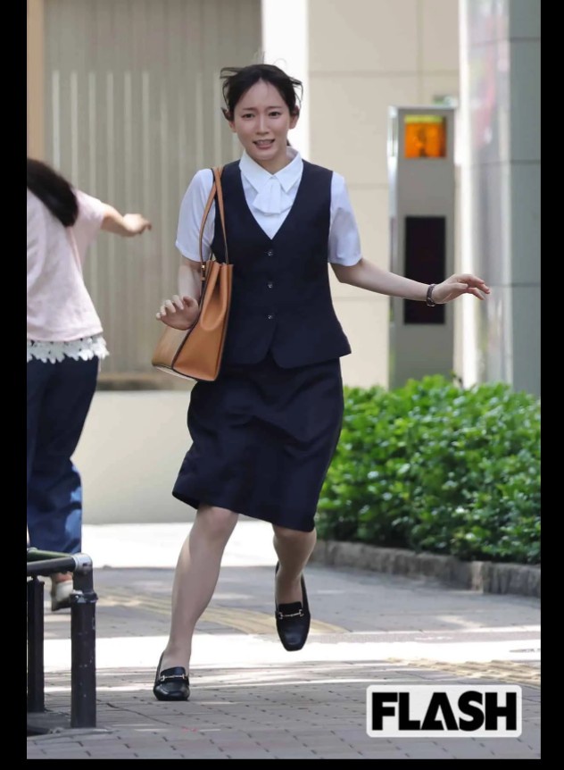 【芸能】吉岡里帆、汗だく猛ダッシュ姿をキャッチ！ 　事務所トラブル乗り越え、現場では「謙虚すぎる」と高評価