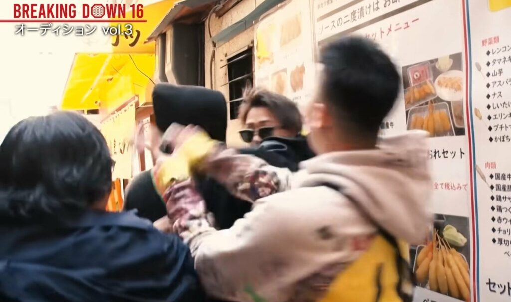 【格闘技】母親「やめて！」 BD“悪童”レオ、大阪の路地裏で二人組に絡まれ警察出動の衝撃光景