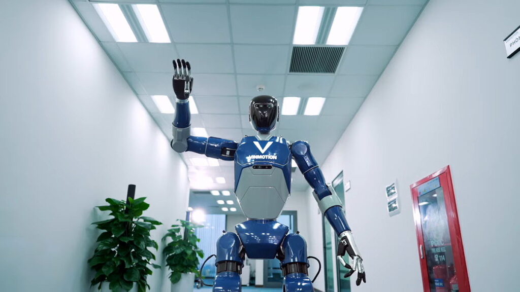 ベトナム初の人型ロボ「Motion 1」　歩いたり、手を振ったりする姿を披露　🤖(動画あり)