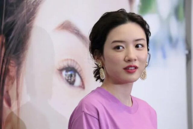 《ド金髪にイメチェン！》永野芽郁が海外に“脱出”していた「1か月かそれ以上」と言い残して長期滞在中