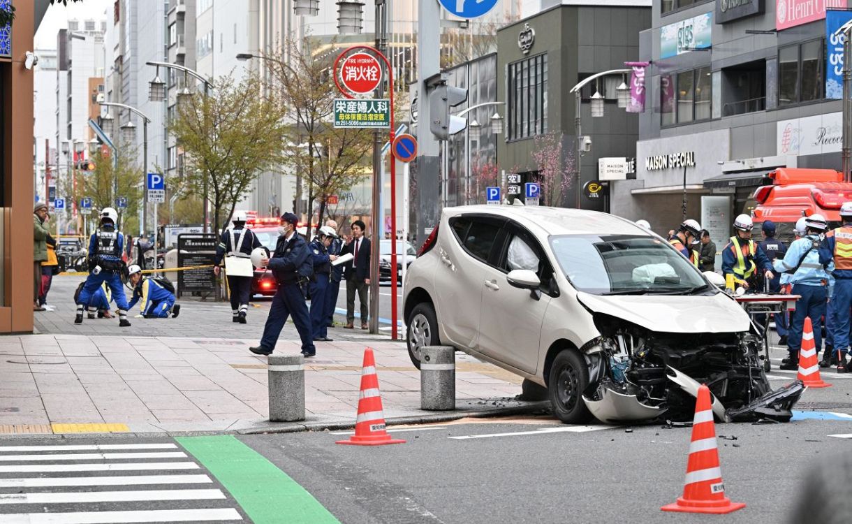 「アクセルとブレーキを踏み間違えた」歩道乗り上げ7人負傷、車運転の74歳女を書類送検