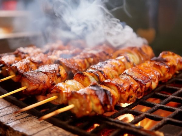「串焼き一本ちょうだい」→ 2000円です 築地のインバウンド価格に驚愕、日本人客が貧富の差を感じた瞬間 | キャリコネニュース
