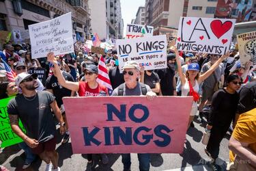 「米国に王はいらない」 「反トランプデモ」で発砲、男性1人死亡 ユタ州