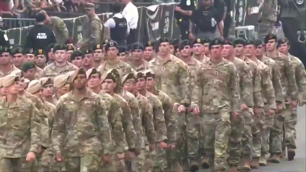 【アメリカ軍／トランプの誕生日】音楽との相性の悪さと米軍の伝統的な行進嫌いでグダグダの極致に