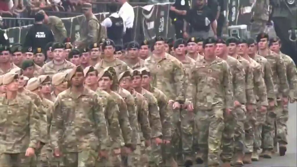 【アメリカ軍／トランプの誕生日】音楽との相性の悪さと米軍の伝統的な行進嫌いでグダグダの極致に