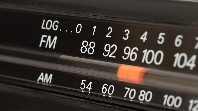 【ラジオ】AMラジオは時代遅れ？AM局の放送休止やFM局への転換が相次いでいる理由とは