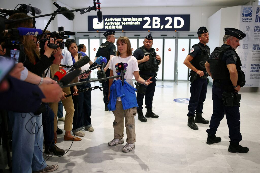 【国際】グレタさん、パリの空港に到着「私たちはイスラエルに誘拐された」