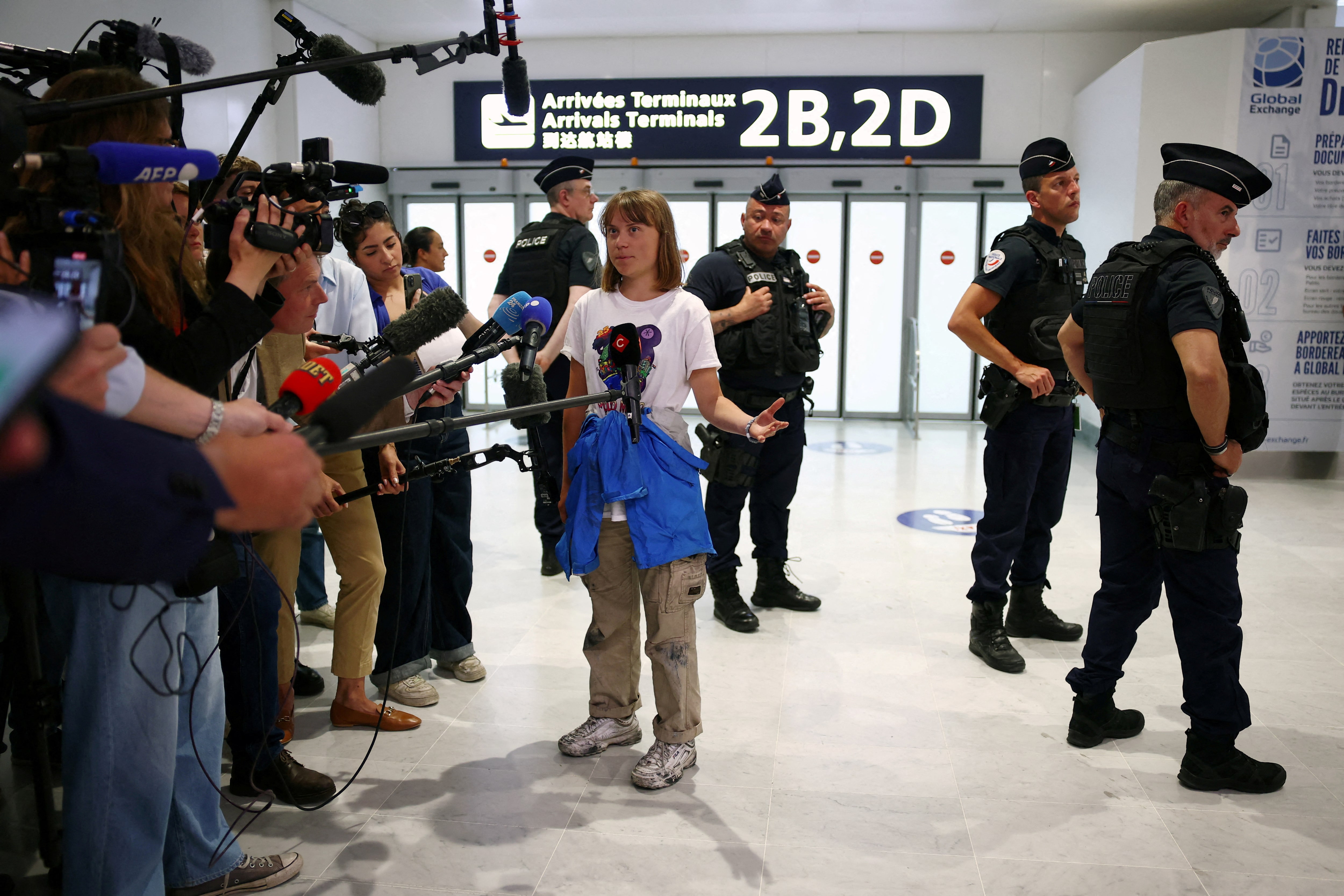 【国際】グレタさん、パリの空港に到着「私たちはイスラエルに誘拐された」