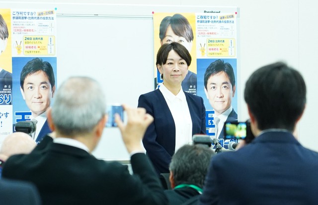 【政治】ついに会見実施！ 山尾志桜里氏、冒頭30分で「過去の不祥事」弁明&謝罪 「自分の行動・対応が極めて未熟だった」