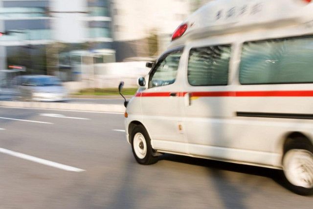 【悲報】50代のオッサン、溺れてる少女2人を助けようと川に入って容態不明
