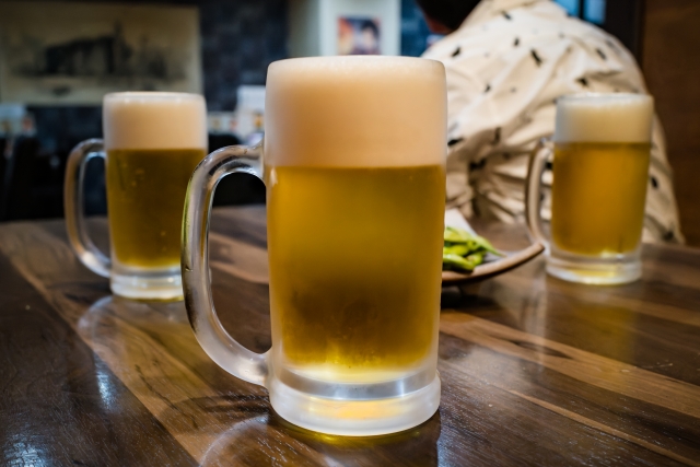 【飲み会】〝とりあえずビール〟の習慣、40歳以上でも半数近くが「ない」
