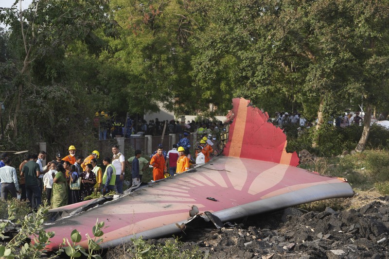 【速報】インドメディアは、旅客機墜落事故で機内から生存者１人が見つかったと伝えた