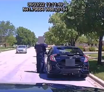 アメリカ人「おっ！警官が職質してる！後ろから襲いかかったろ！」返り討ちにされ死亡