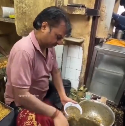 【動画】インドの行列ができる飯屋www