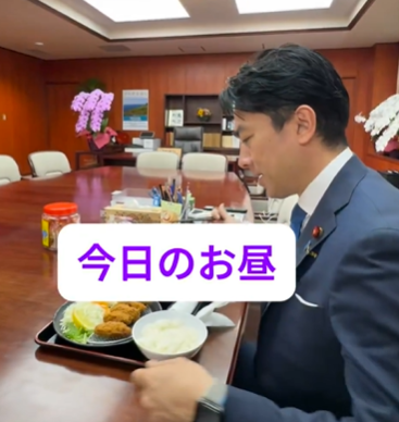 日本国民が家畜米で飢えをしのぐなか､小泉進次郎はドヤ顔でグルメ自慢し無事炎上