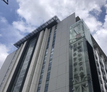 76歳男、20代女性へのストーカー容疑で逮捕　「目元が亡くなった妻に似て一目惚れした」　老いらくの恋