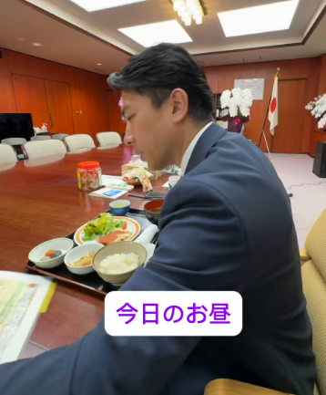 【朗報】自民党さん日本人の食費234円と定義する