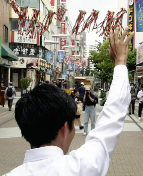 【東京都議選】雨の東京、政党代表や大臣が続々と応援演説…「鉄の柵」「金属探知機」で厳重警戒
