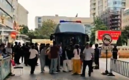 中国の12歳少女が点滴中に死亡　→謎の手術　→家族の同意無しで火葬　→病院を訪れた家族逮捕