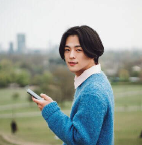 集団でいるのが好きな人と一人でいるのが好きな人がいるよな？