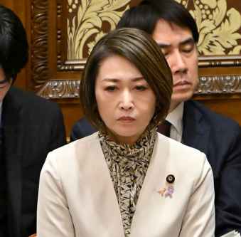 三原じゅん子大臣、国会を抜け出して「美容整形クリニック」に行っていた