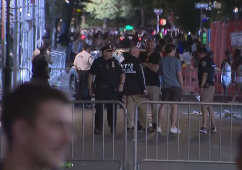 米ニューヨーク、ＬＧＢＴＱパレード中にゲイが頭部撃たれ射殺される