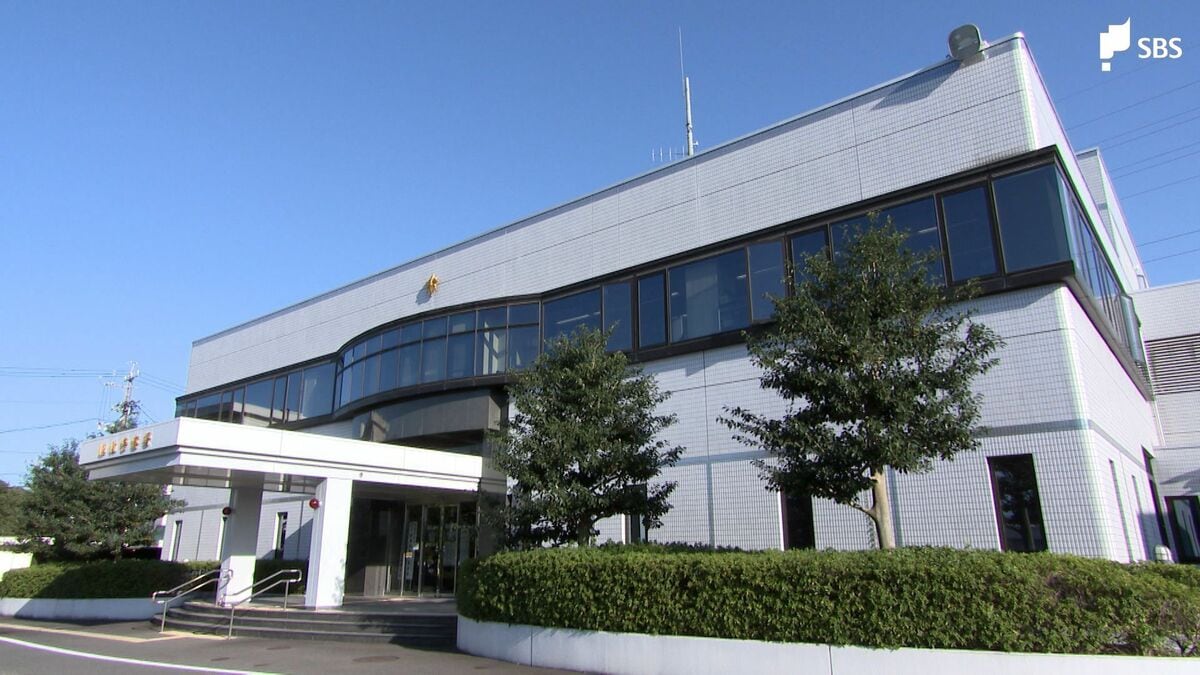 スク水を来て2日間連続で小学校のプールを泳いだ男（45）