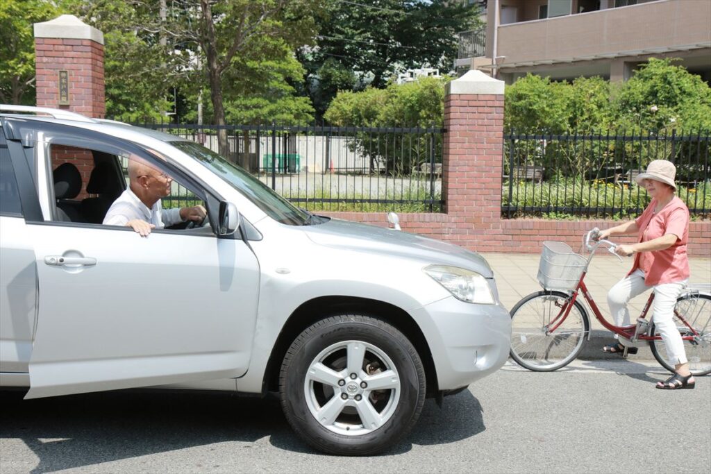 嫌われるチャリカスの「膨らみ運転」青切符の対象になる？