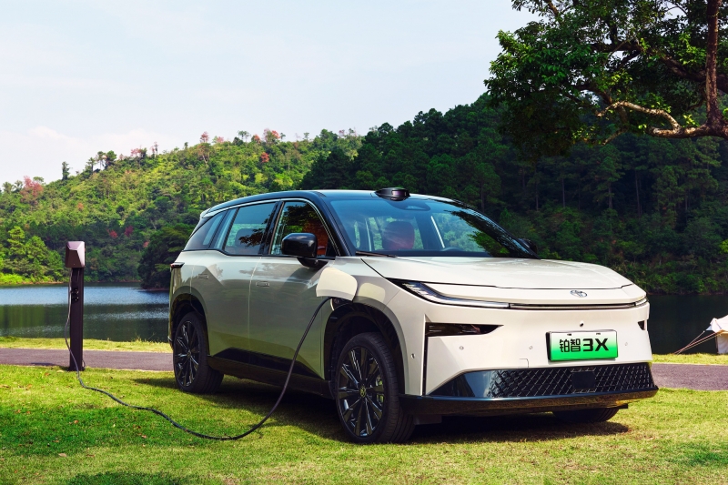 トヨタ、新型電気SUV「bZ3X」が世界のEV市場でゲームチェンジャーに、中国では発売1時間後で1万台以上の注文が殺到