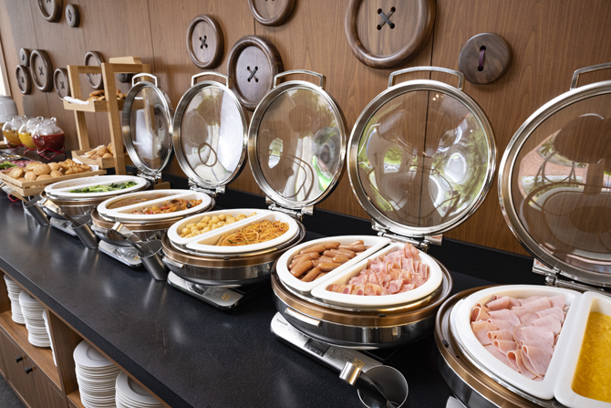 【芸能】くわばたりえ、ホテルの朝食バイキング外す理由「1人2500円くらい。朝から2500円分食べますか？どう考えても…」