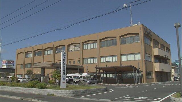 レジ待ちの女性客（10代）のスカート内の下着を、しゃがんでのぞき見…無職の男（48）を逮捕