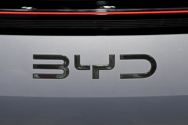 BYD車、突然制御不能になりブレーキ不可に。30～40回ほど高速で駐車場を旋回