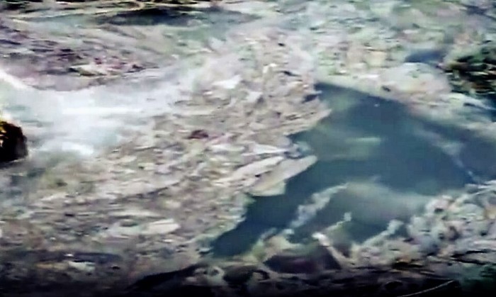 中国、川に下水を垂れ流し