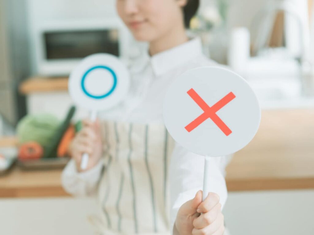 【虫画像なし】「家に出たら嫌な虫」ランキング！ 3位「蚊」、2位「ムカデ」、1位は「ゴキブリ」