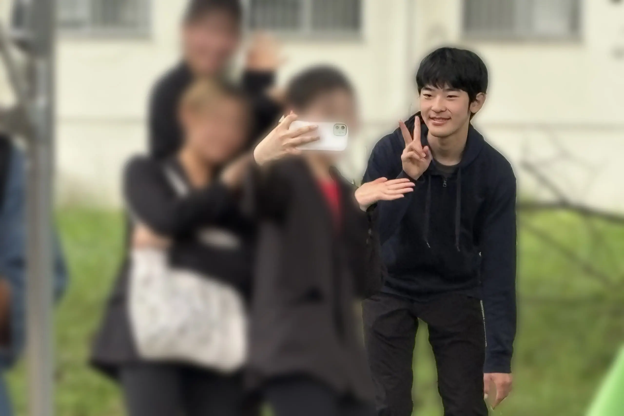 【朗報】悠仁様(ヒサ)、友人とガストで談笑しカラオケでRADWIMPSを熱唱する大学生活w
